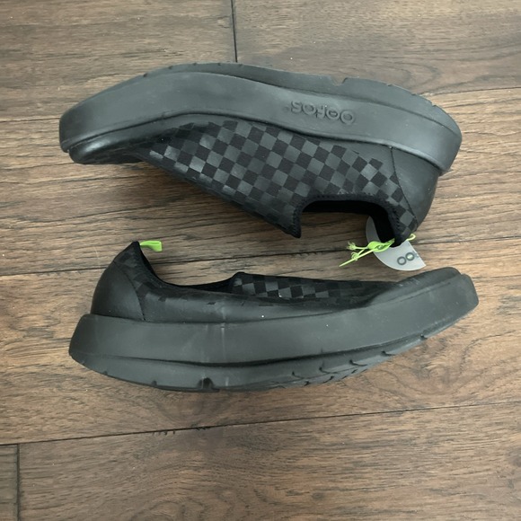 OOFOS Men's OOmg eeZee Low Shoe - Black Checkered, Size 9 EU 42 - Picture 8 of 10